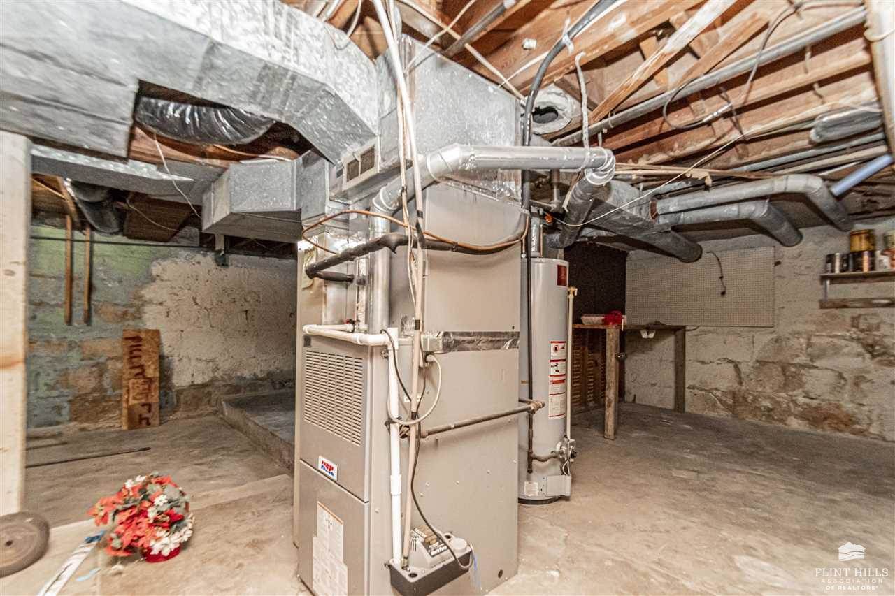 325 West Chestnut Street, Junction City, KS 66441