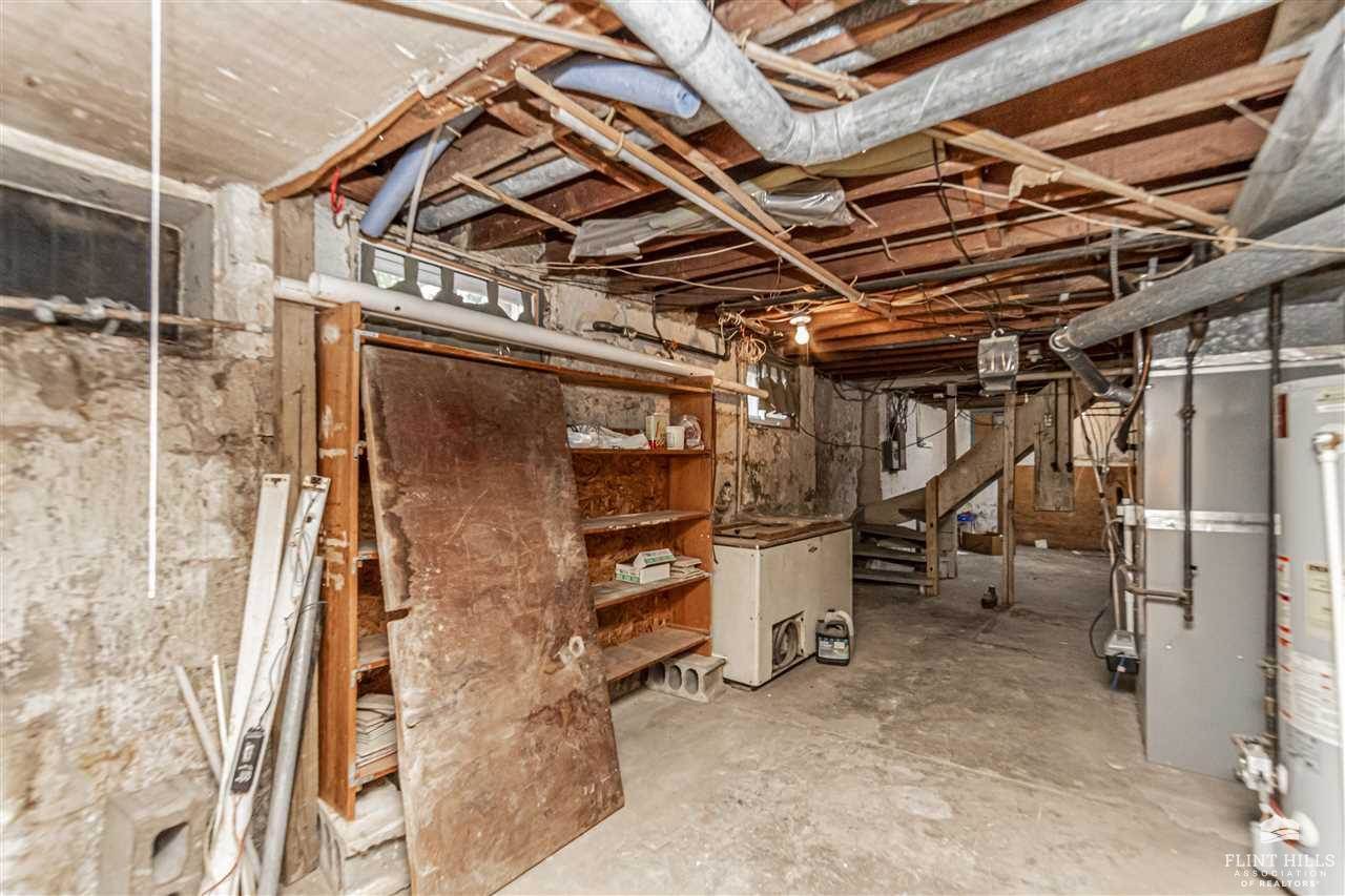 325 West Chestnut Street, Junction City, KS 66441