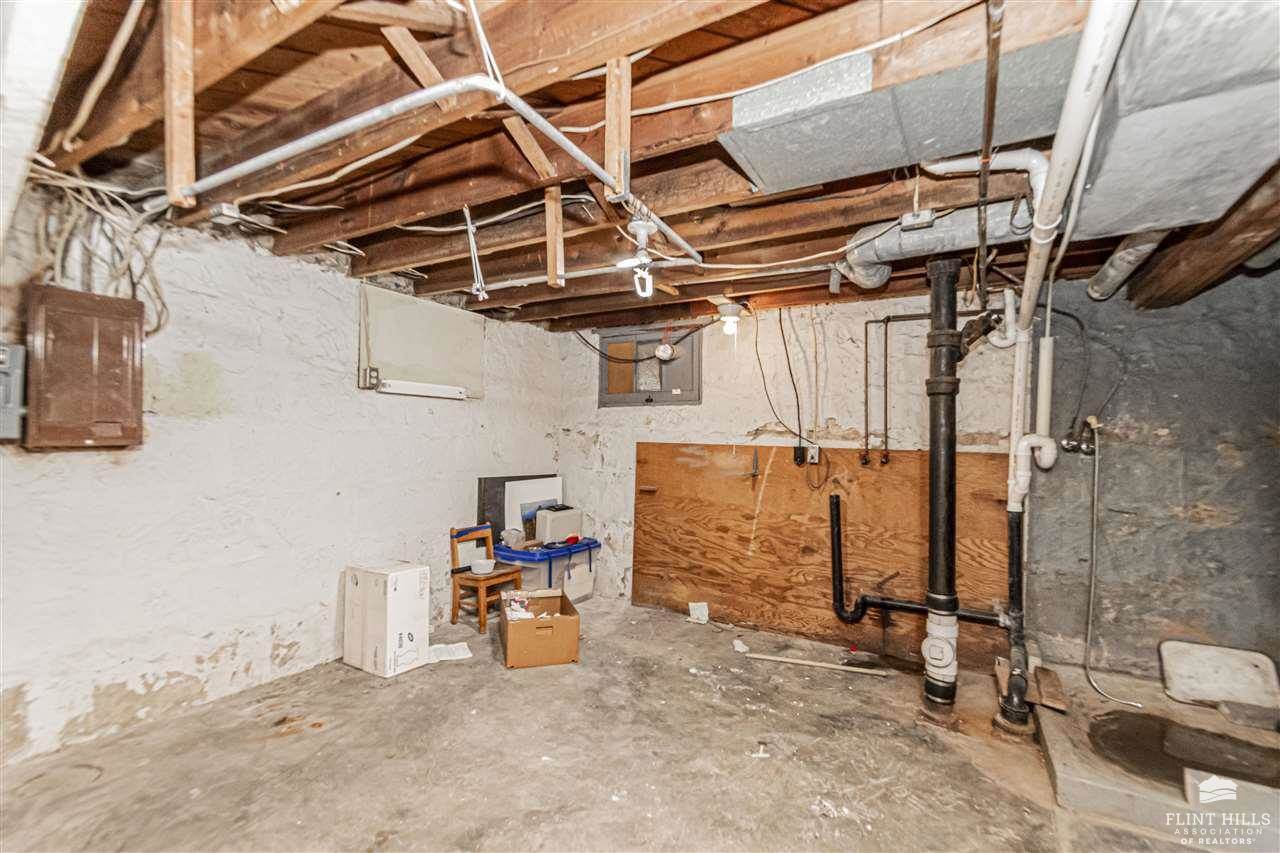 325 West Chestnut Street, Junction City, KS 66441