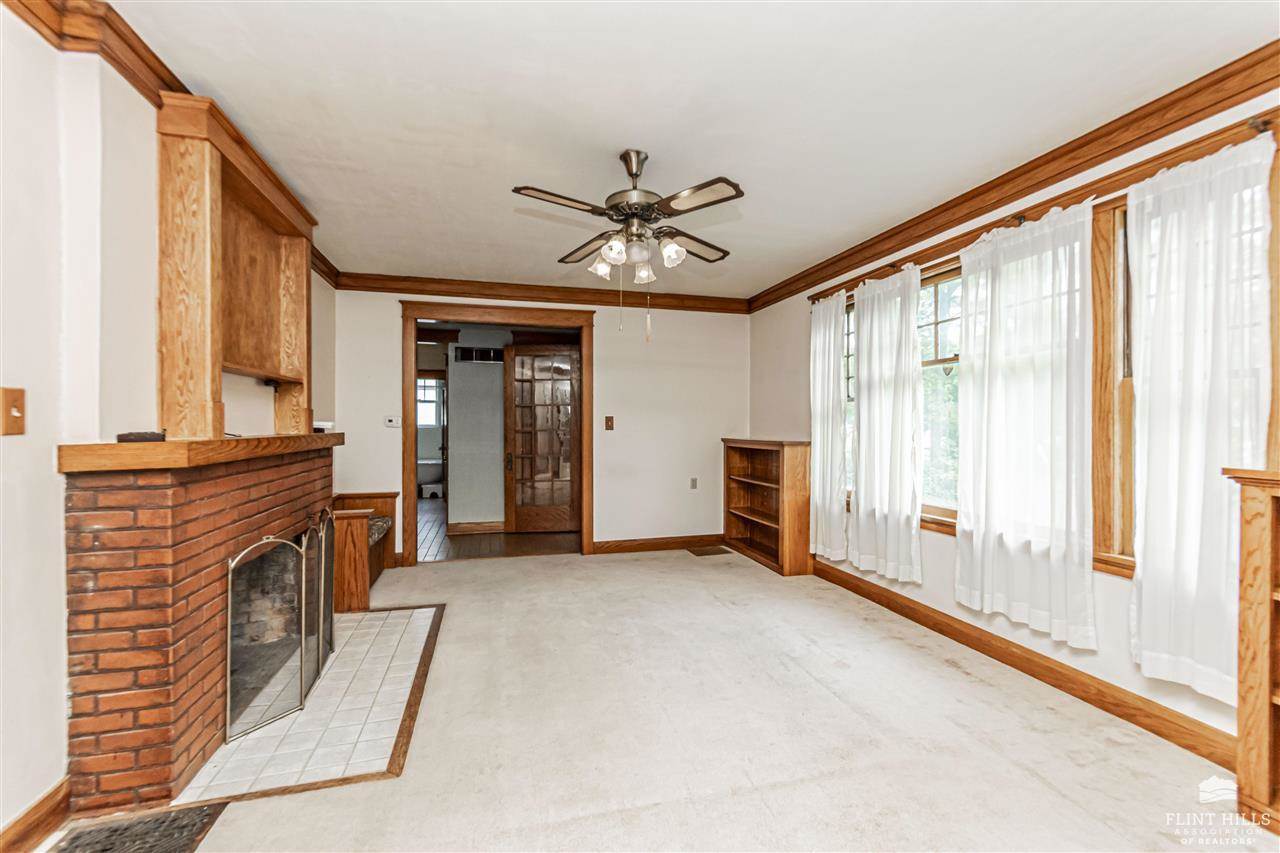 325 West Chestnut Street, Junction City, KS 66441