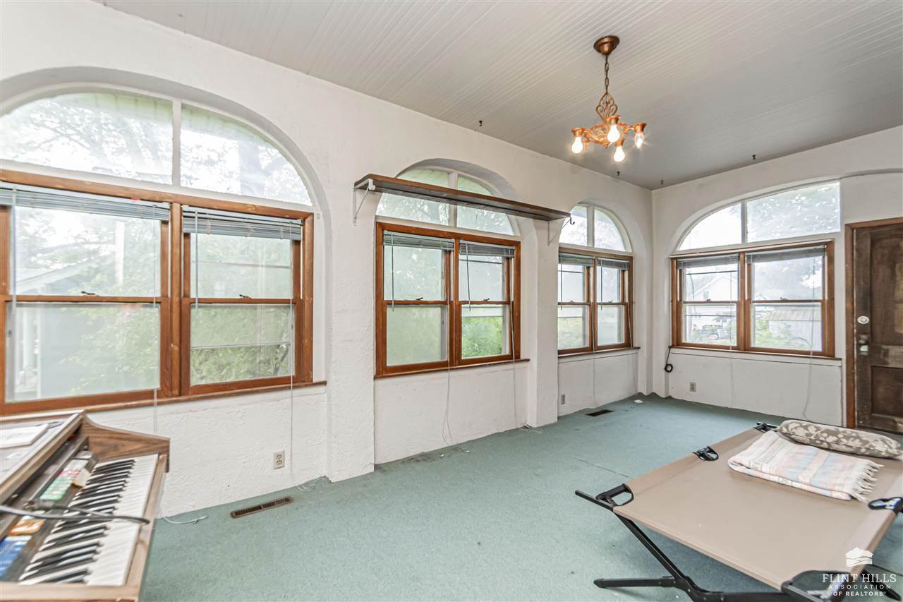 325 West Chestnut Street, Junction City, KS 66441