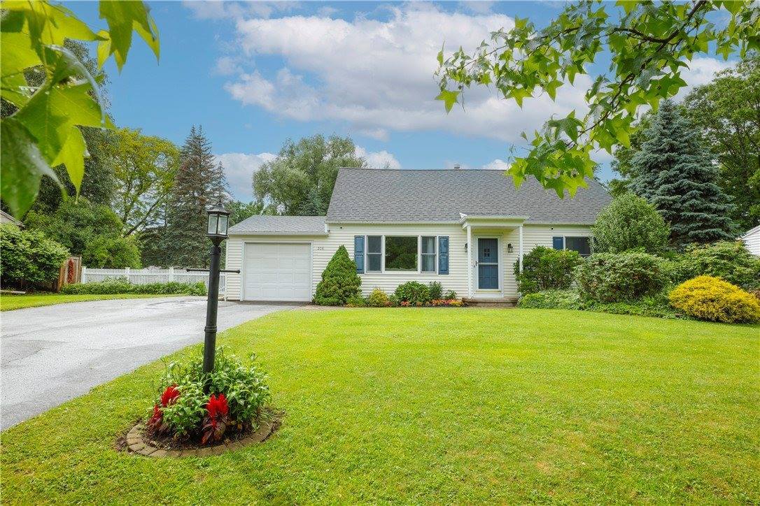 208 Cape Cod Way, Henrietta, NY 14623