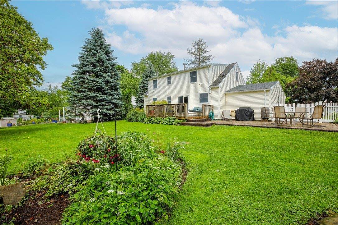 208 Cape Cod Way, Henrietta, NY 14623