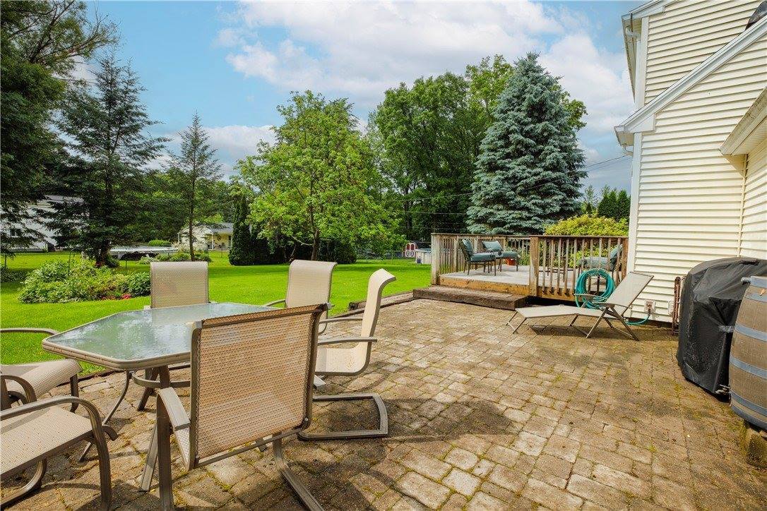 208 Cape Cod Way, Henrietta, NY 14623