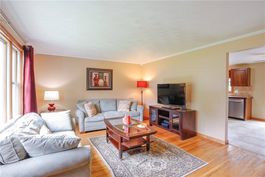 208 Cape Cod Way, Henrietta, NY 14623