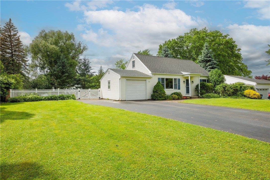 208 Cape Cod Way, Henrietta, NY 14623