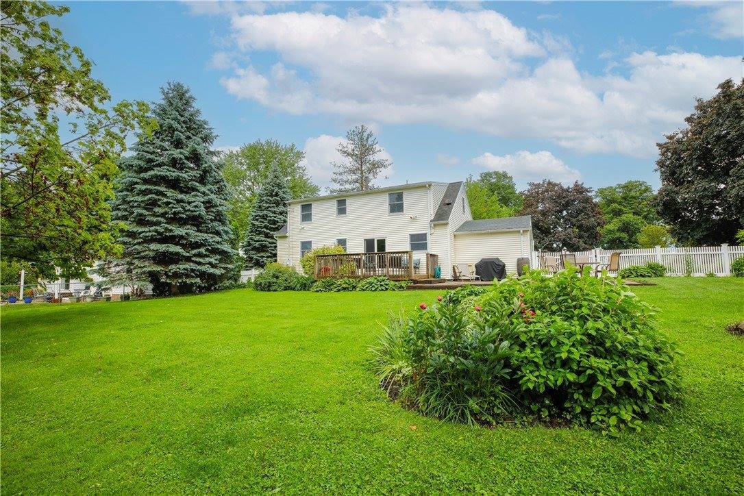 208 Cape Cod Way, Henrietta, NY 14623