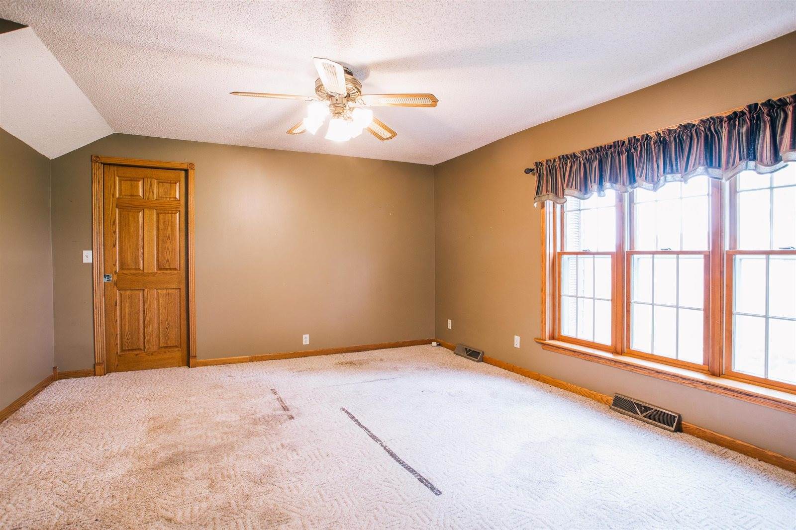 N9891 N Pole Grove Road, Alma Center, WI 54611