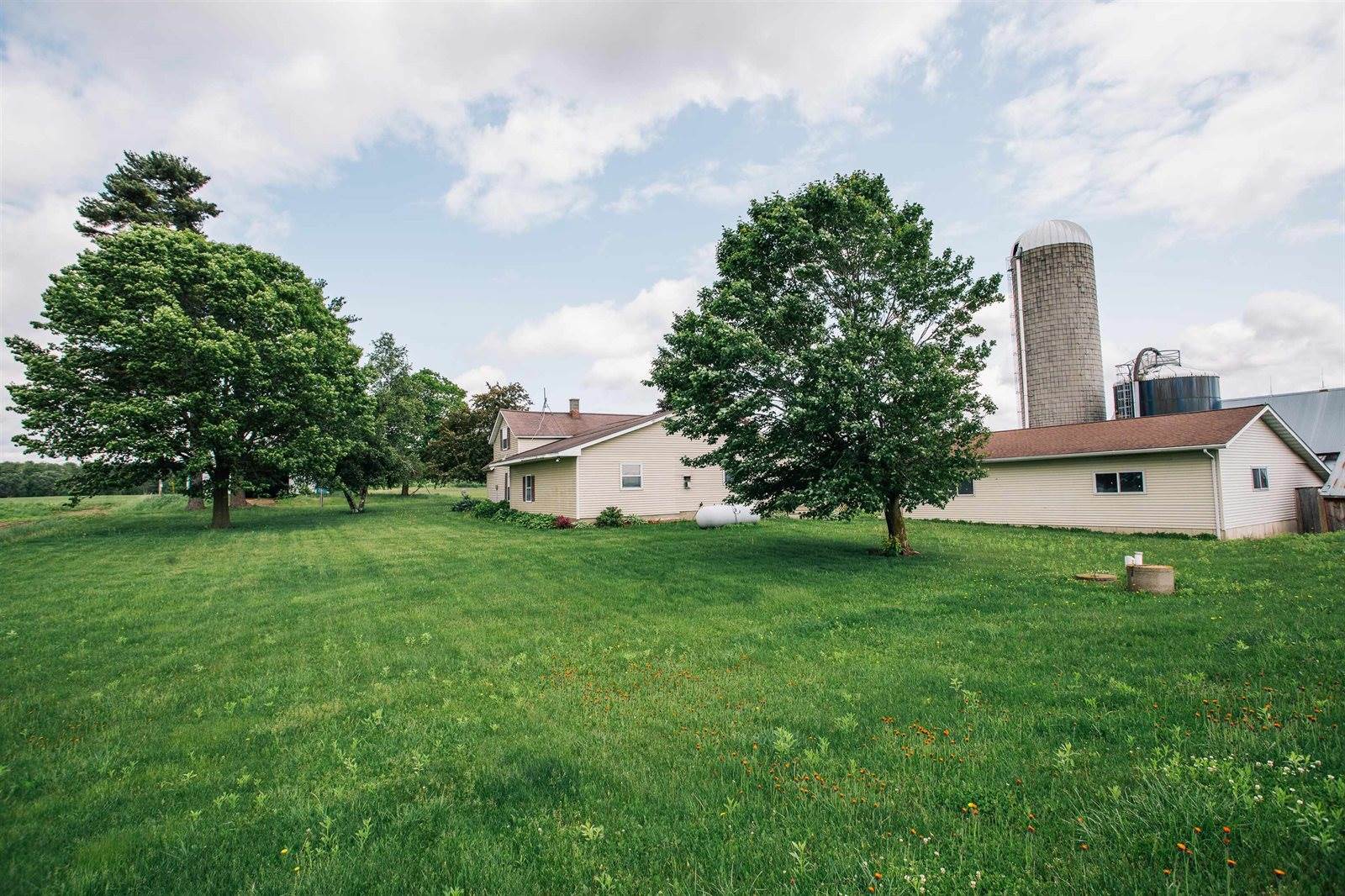 N9891 N Pole Grove Road, Alma Center, WI 54611