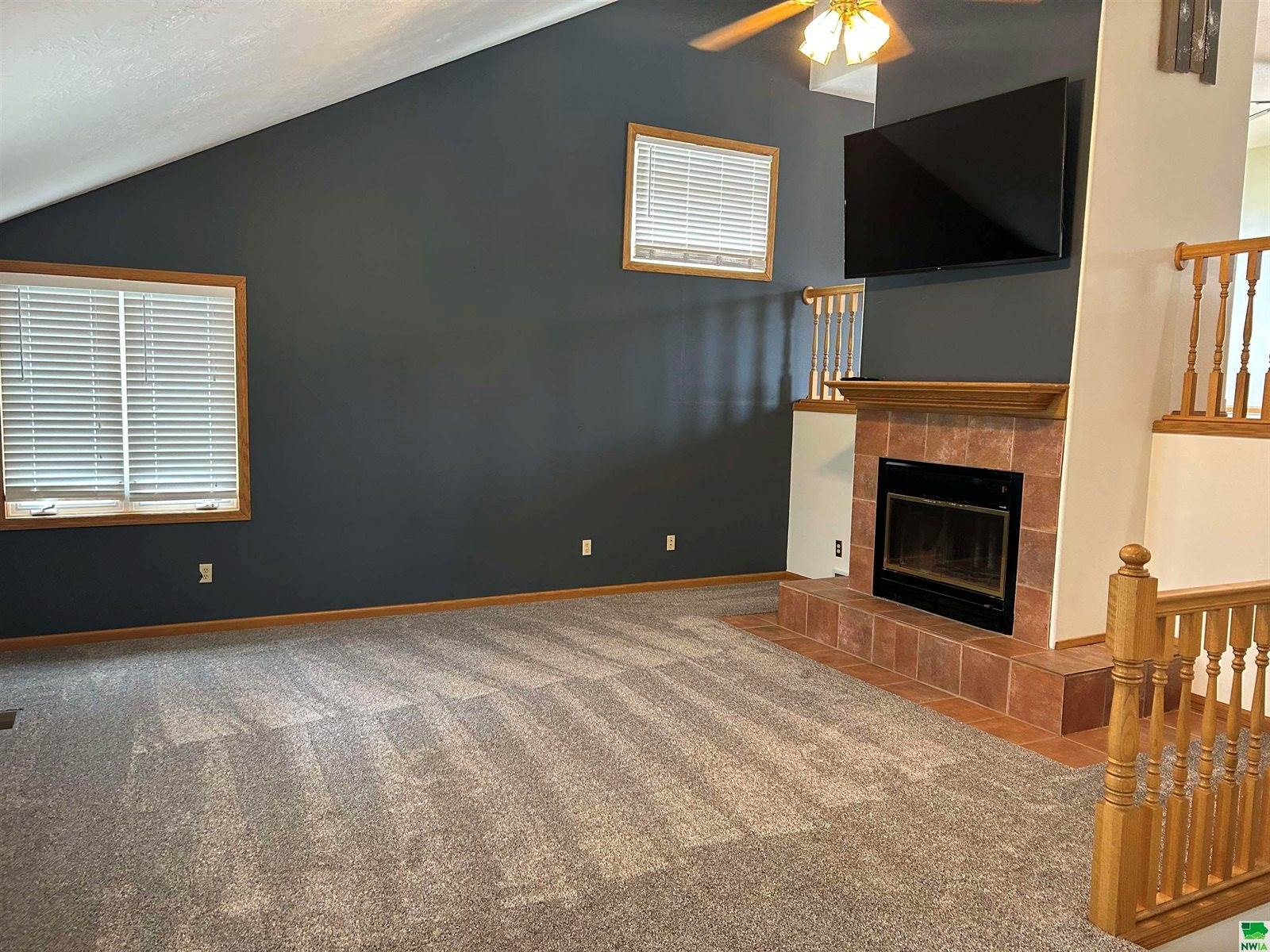 627 Lakeview Dr., McCook Lake, SD 57049