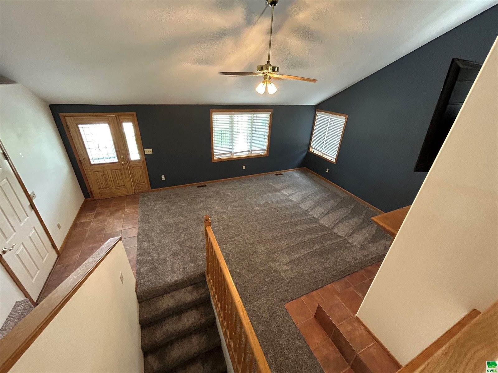 627 Lakeview Dr., McCook Lake, SD 57049