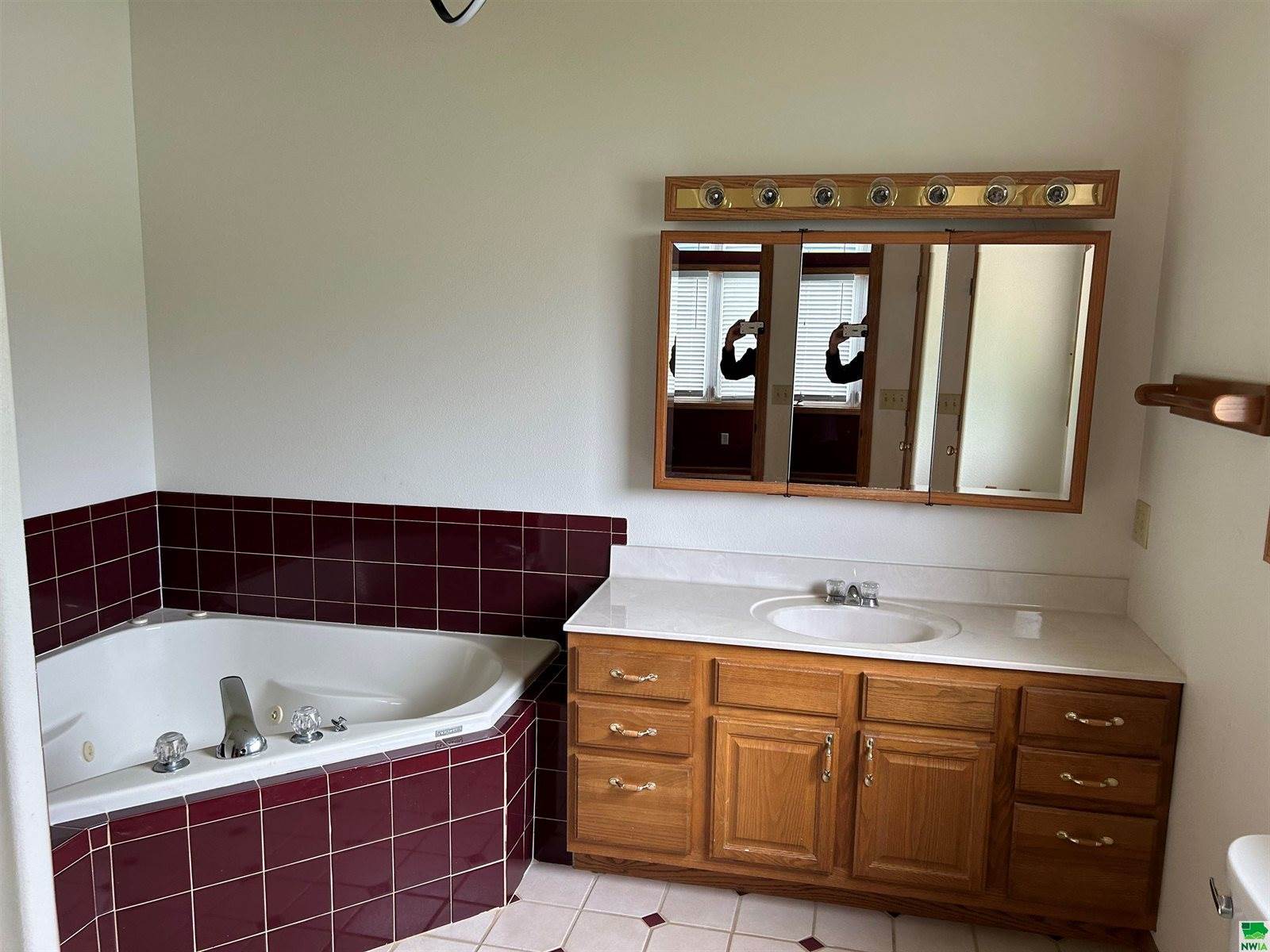 627 Lakeview Dr., McCook Lake, SD 57049