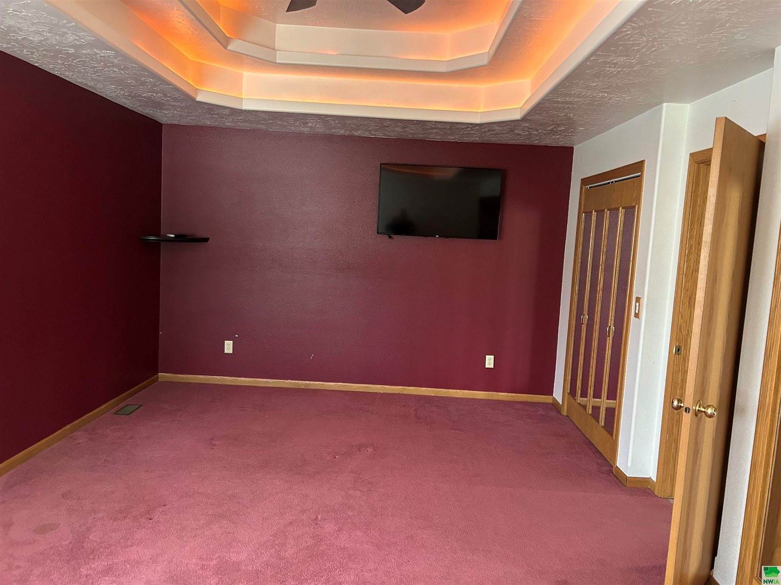 627 Lakeview Dr., McCook Lake, SD 57049