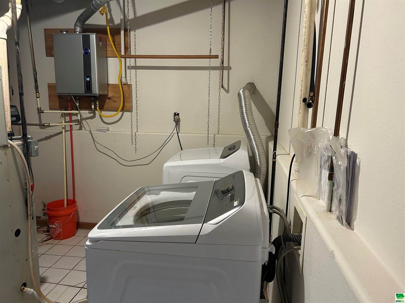 627 Lakeview Dr., McCook Lake, SD 57049