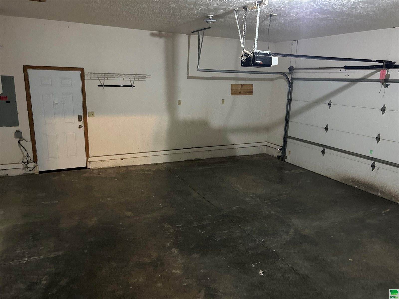 627 Lakeview Dr., McCook Lake, SD 57049