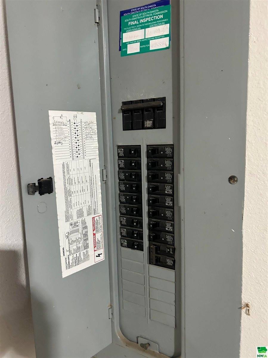 627 Lakeview Dr., McCook Lake, SD 57049