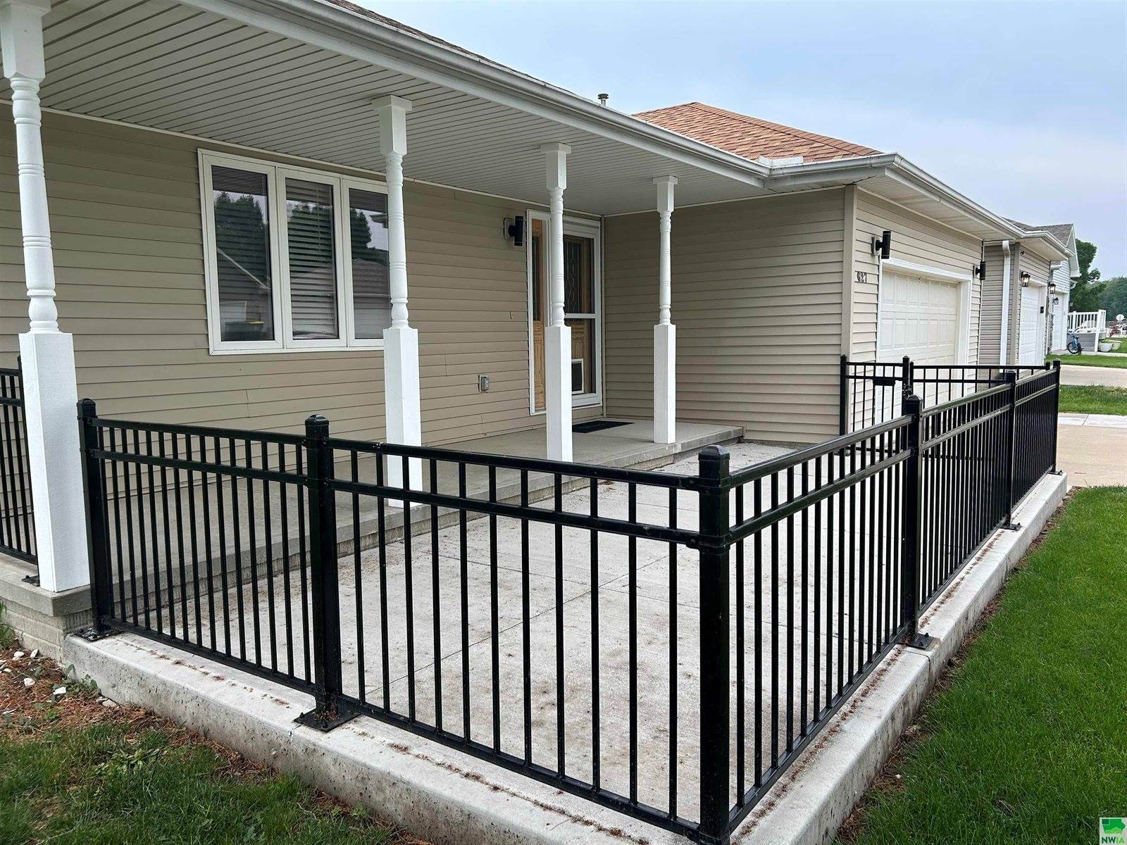 627 Lakeview Dr., McCook Lake, SD 57049