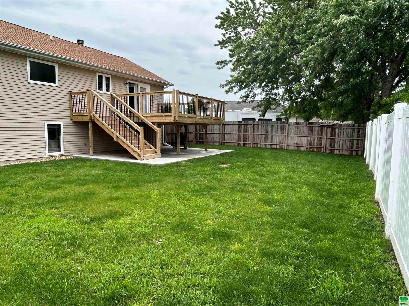 627 Lakeview Dr., McCook Lake, SD 57049