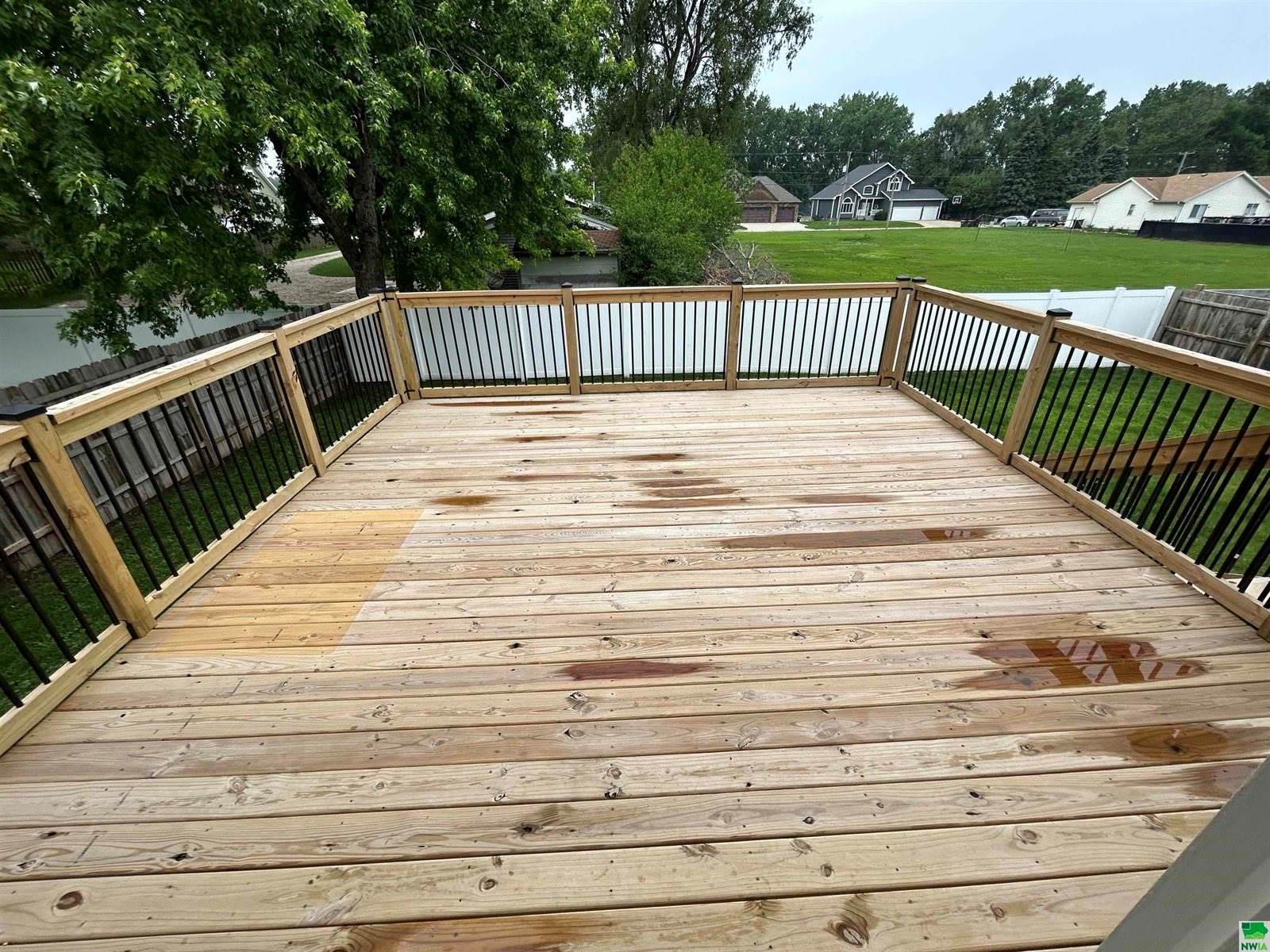 627 Lakeview Dr., McCook Lake, SD 57049