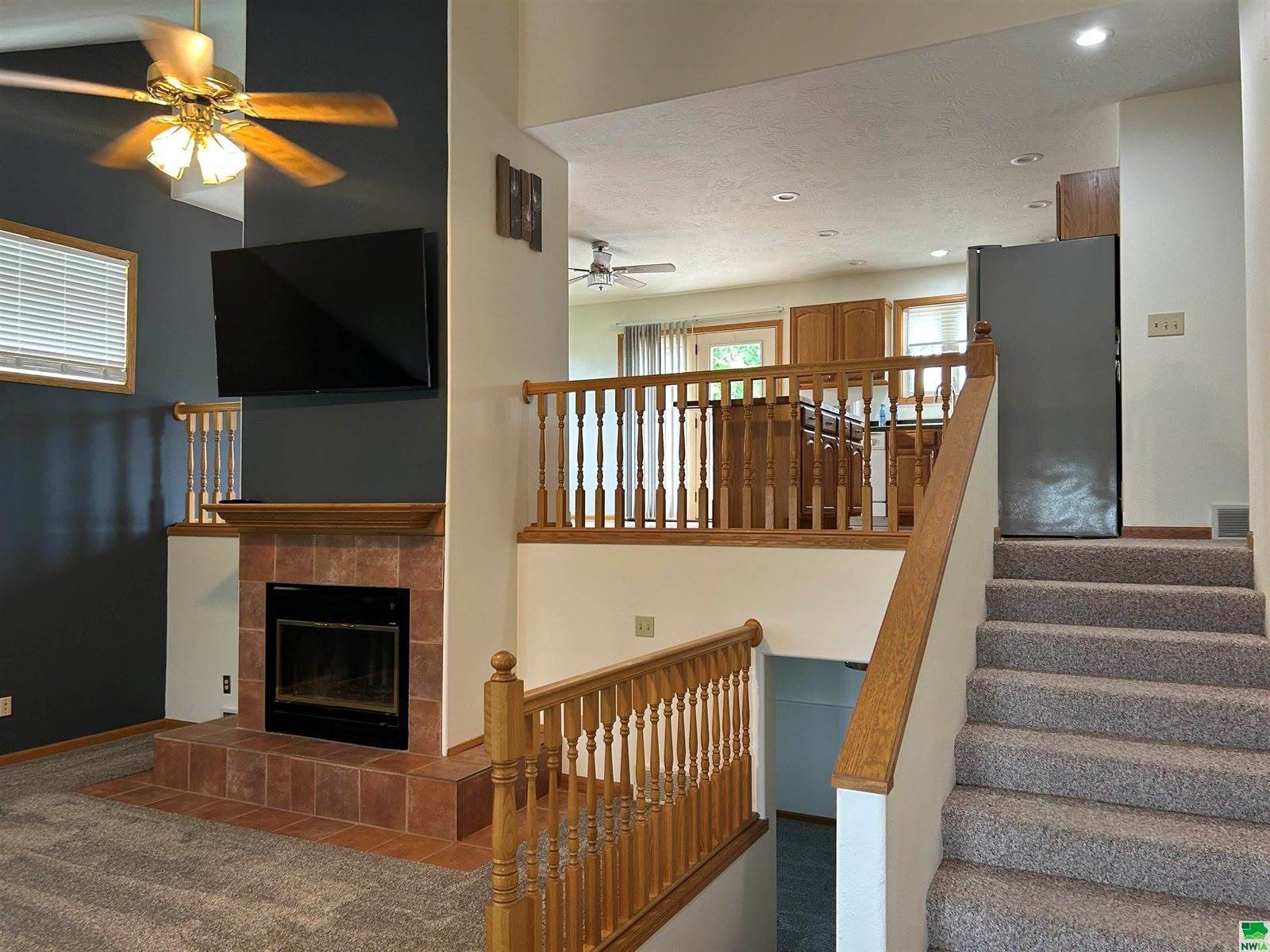 627 Lakeview Dr., McCook Lake, SD 57049