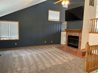 627 Lakeview Dr., McCook Lake, SD 57049