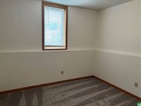 627 Lakeview Dr., McCook Lake, SD 57049