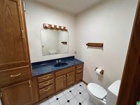 627 Lakeview Dr., McCook Lake, SD 57049