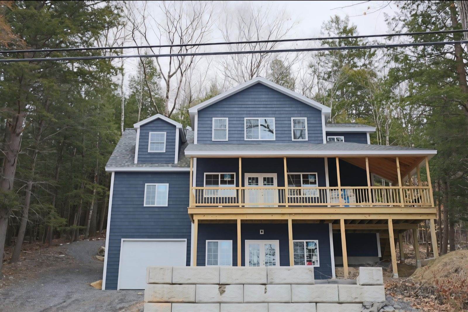 464-467 Memorial Drive, Winthrop, ME 04364