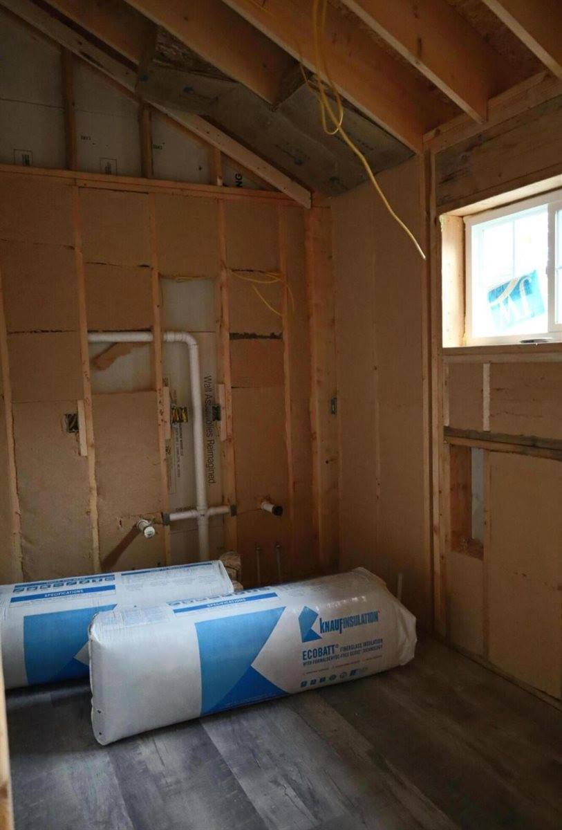 464-467 Memorial Drive, Winthrop, ME 04364