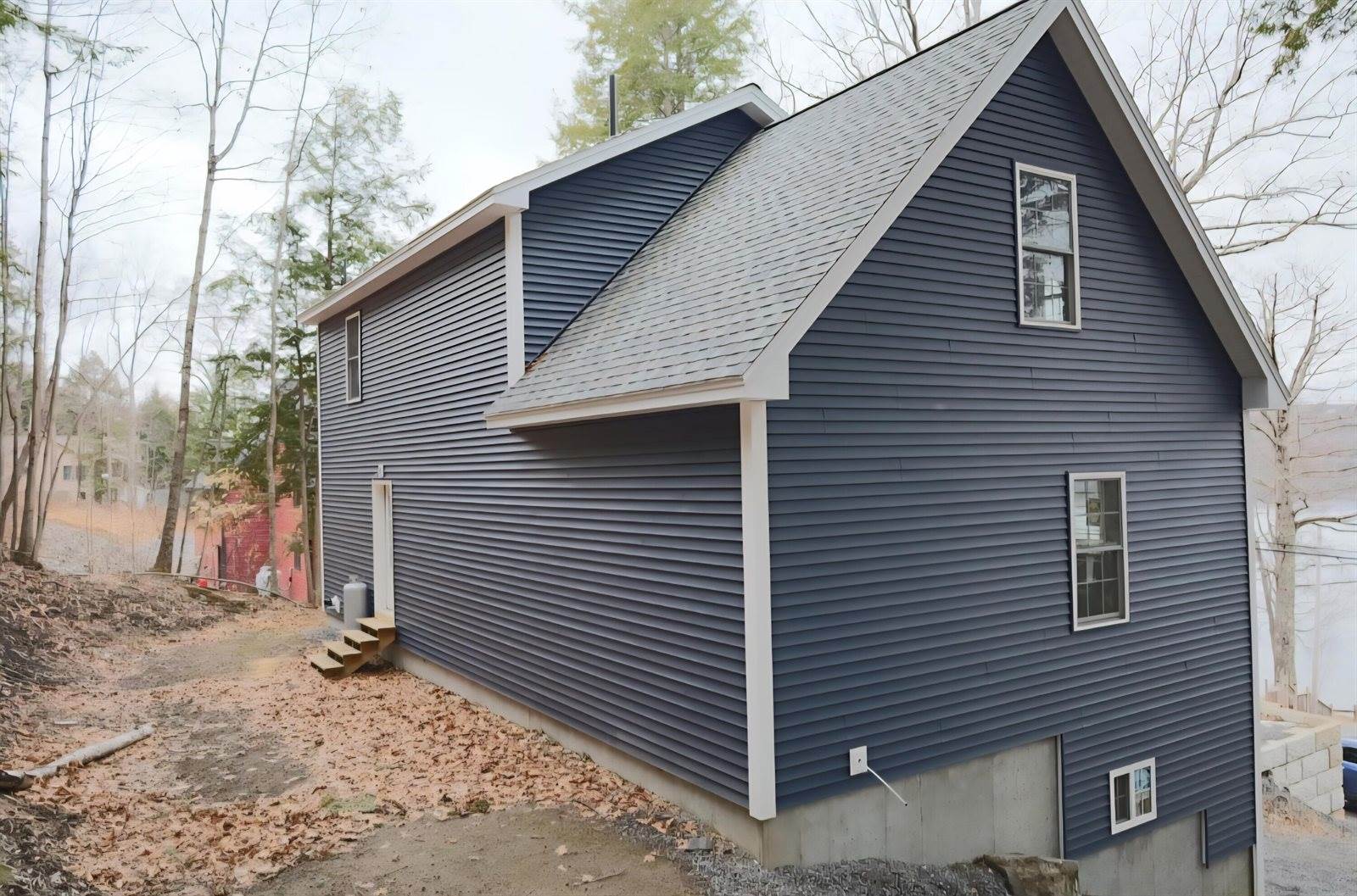 464-467 Memorial Drive, Winthrop, ME 04364