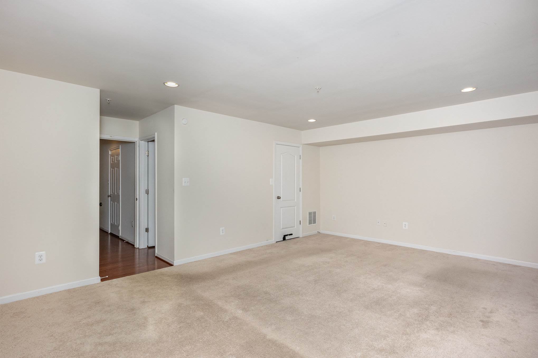 1020 Pultney Ln, Glen Burnie, MD 21060