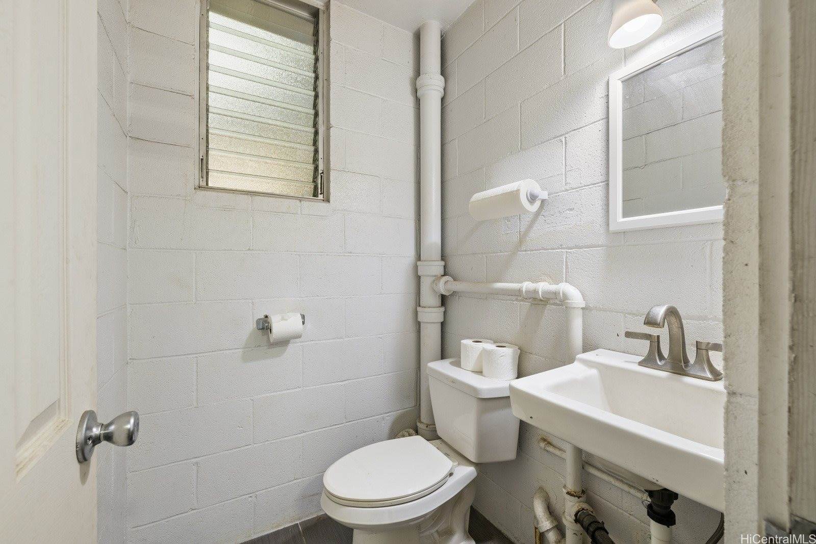 2209 Young Street, Honolulu, HI 96826