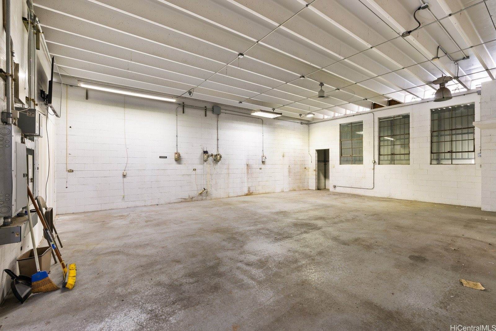 2209 Young Street, Honolulu, HI 96826