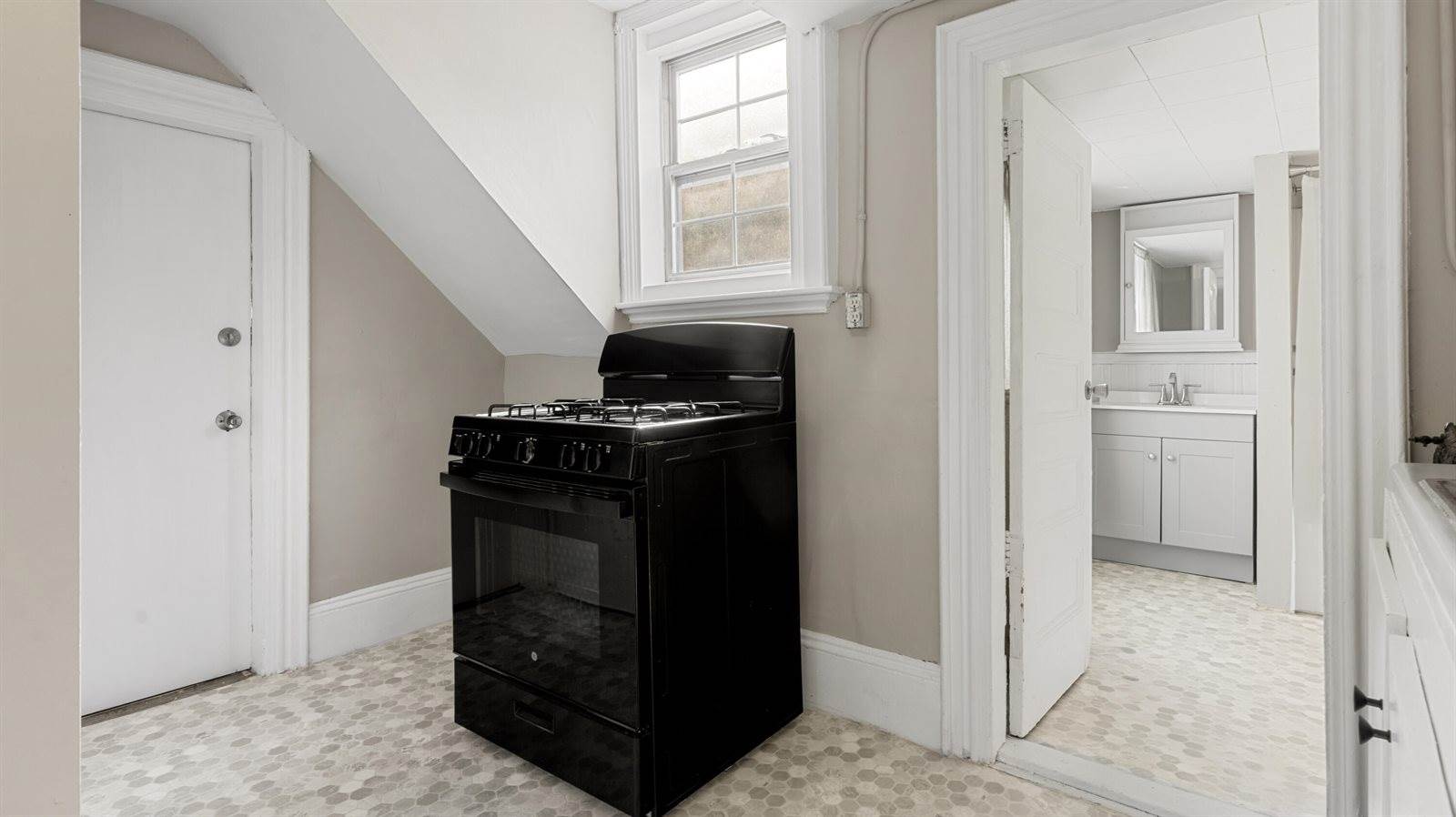 176 Court Street, Bangor, ME 04401