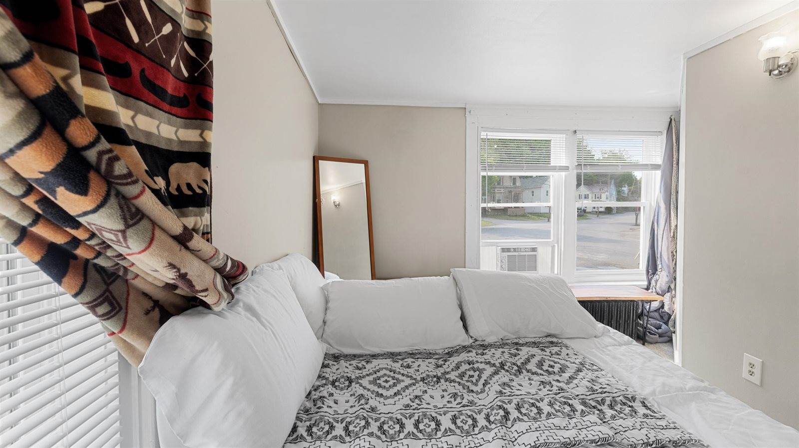 176 Court Street, Bangor, ME 04401