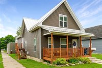 1552 Loomis St, La Crosse, WI 54603