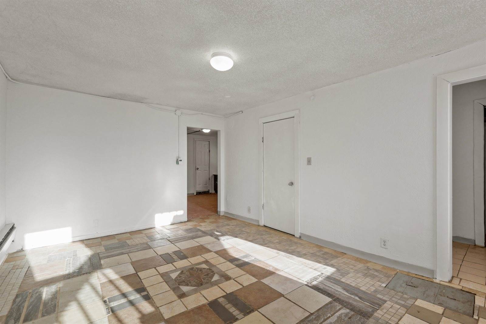 2380 South 16th St, Milwaukee, WI 53215