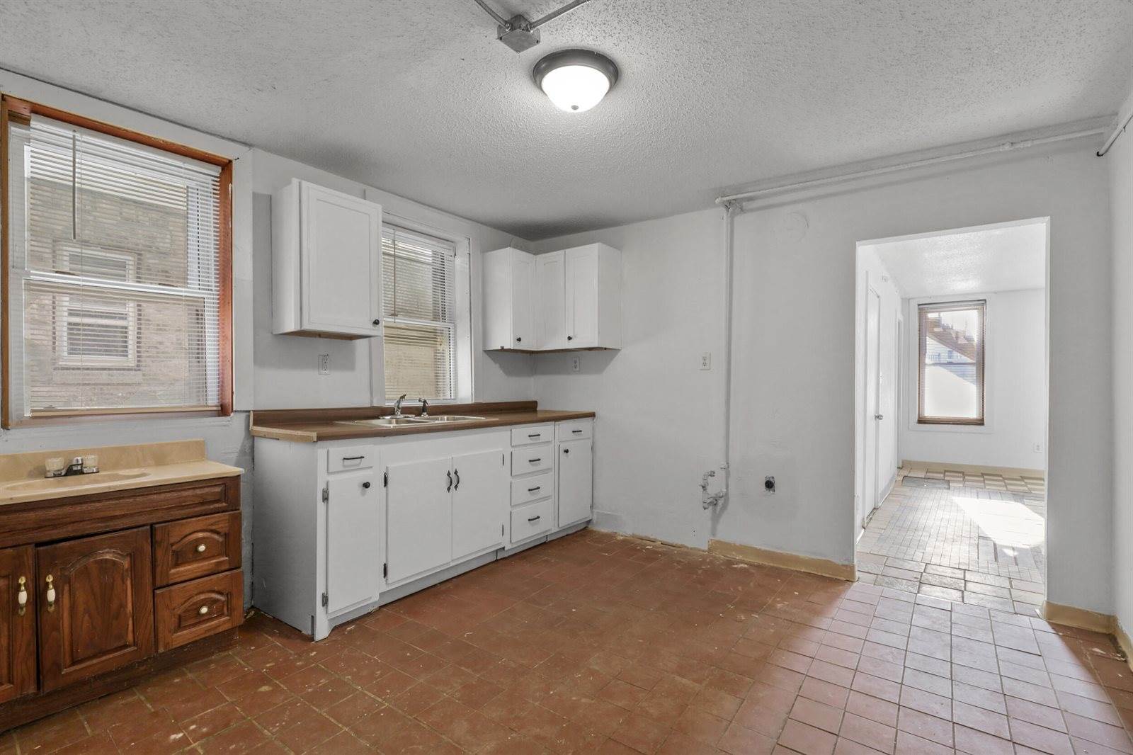 2380 South 16th St, Milwaukee, WI 53215