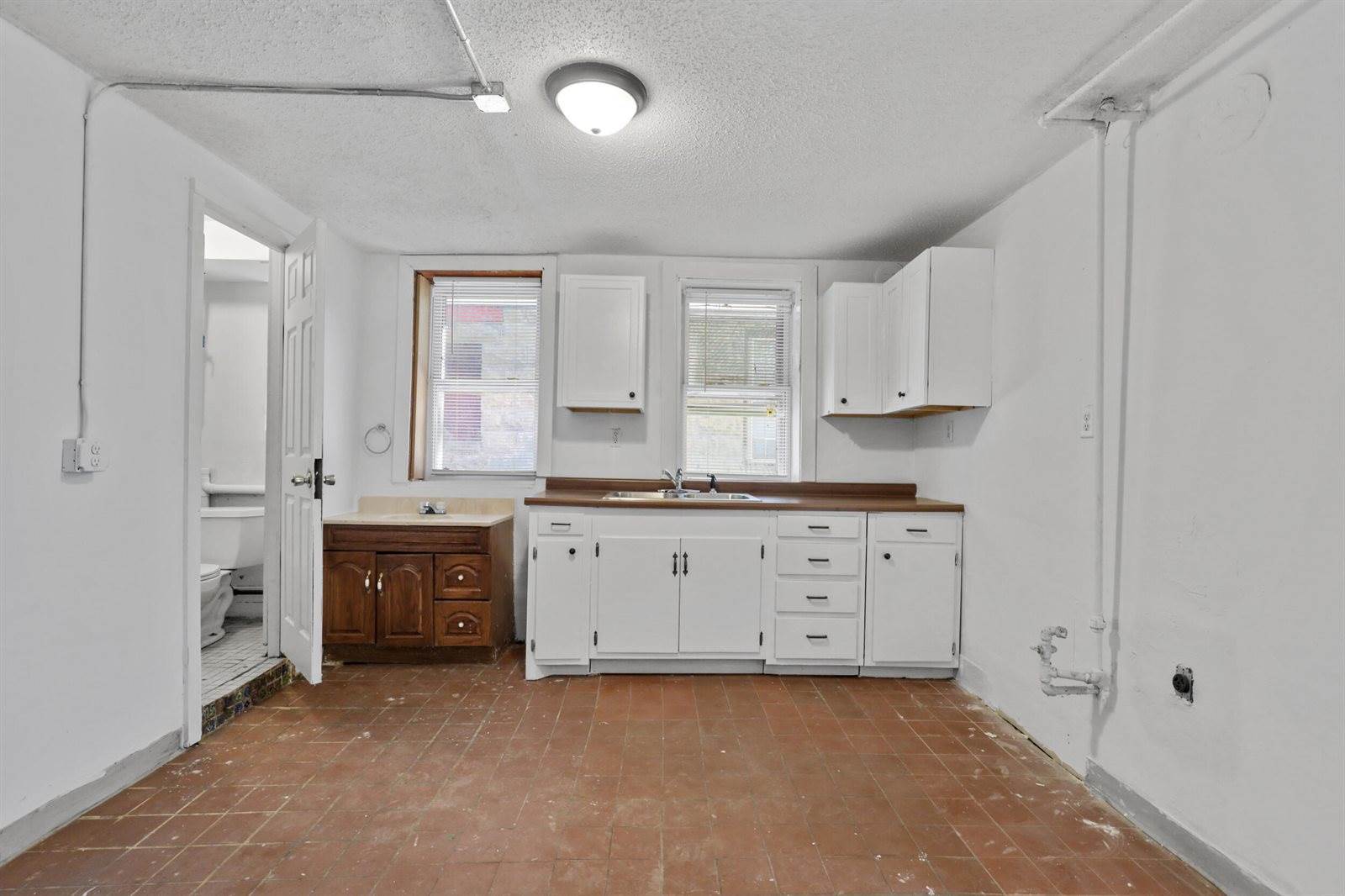 2380 South 16th St, Milwaukee, WI 53215