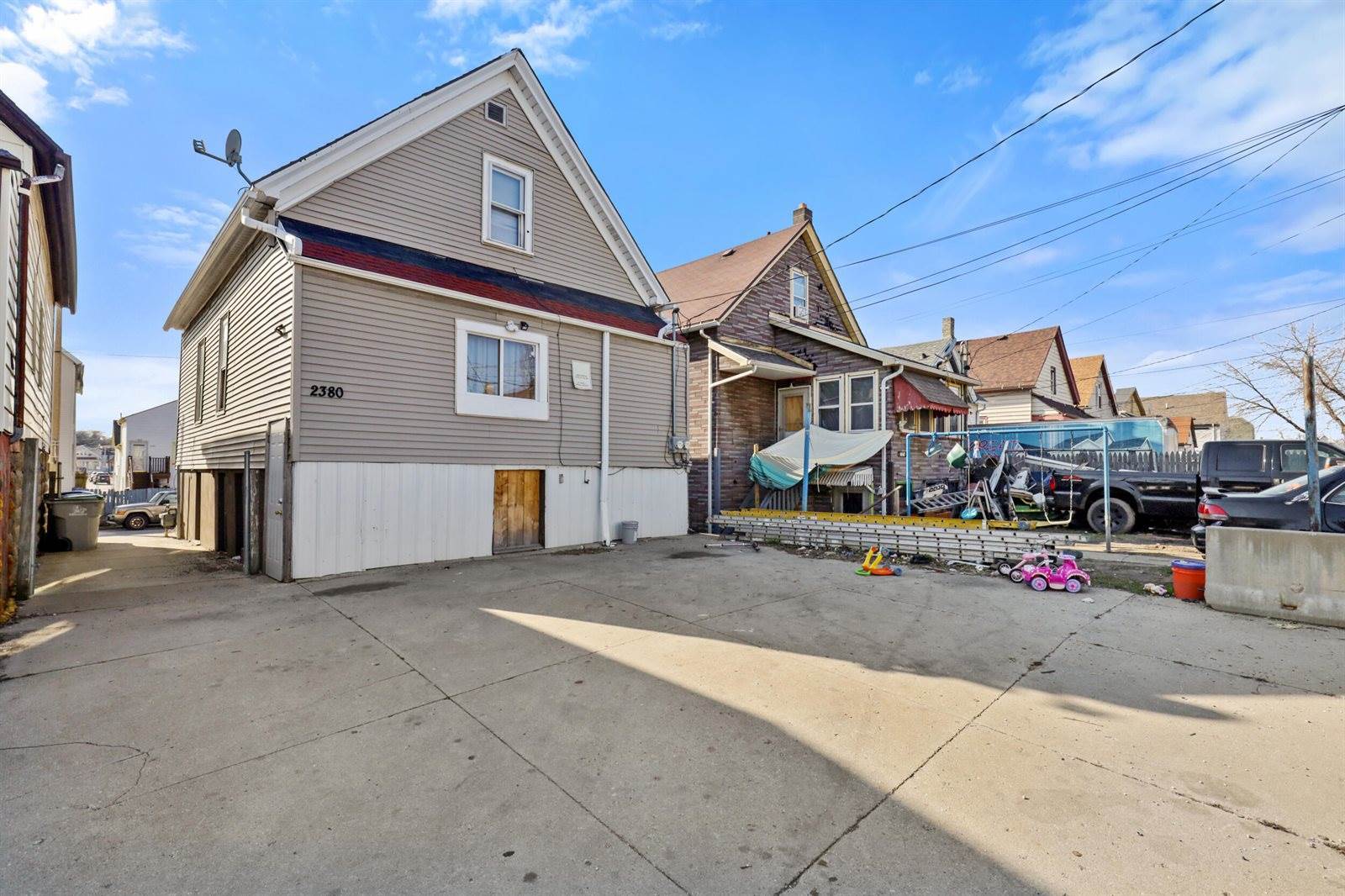 2380 South 16th St, Milwaukee, WI 53215