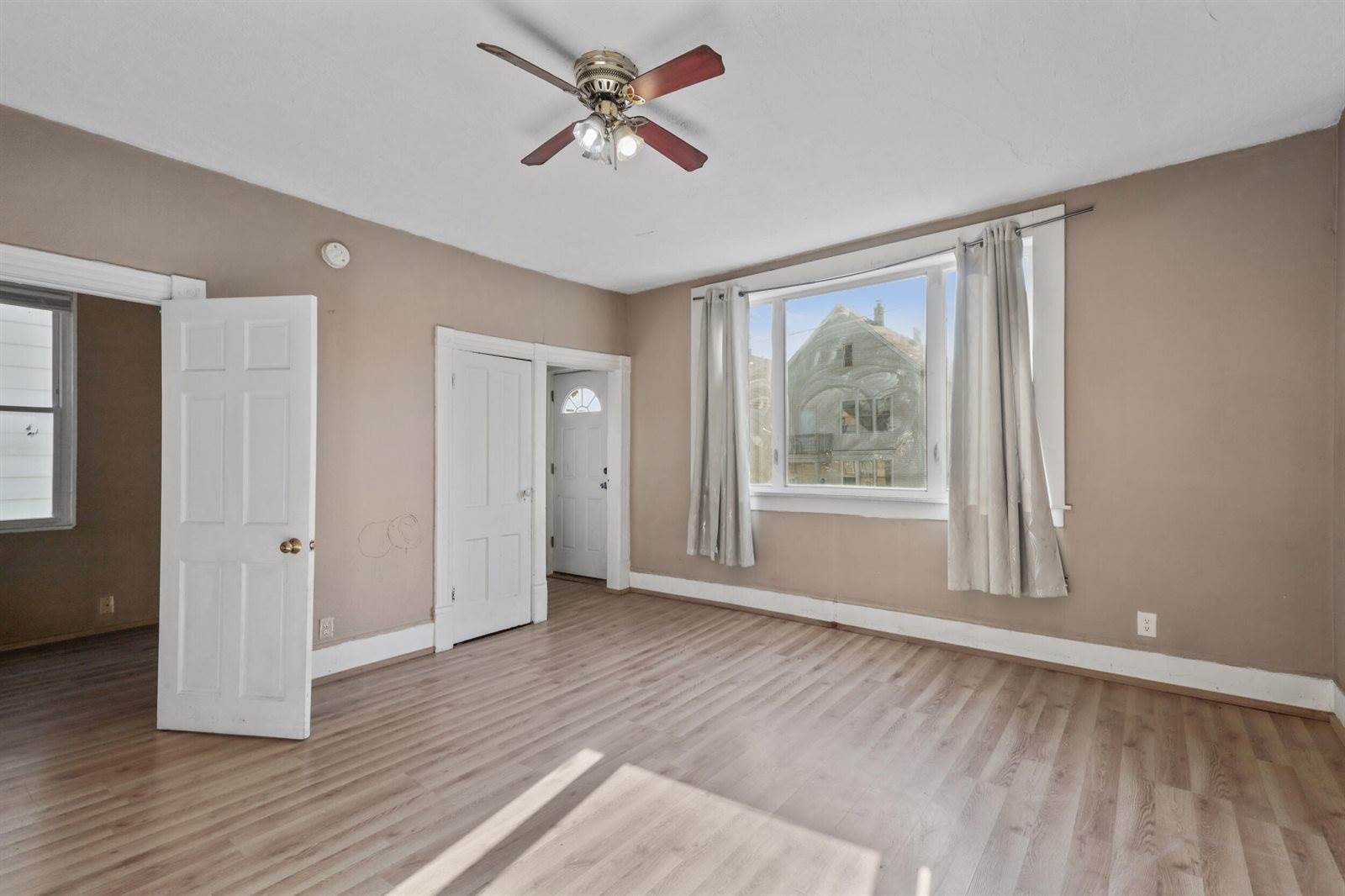 2380 South 16th St, Milwaukee, WI 53215