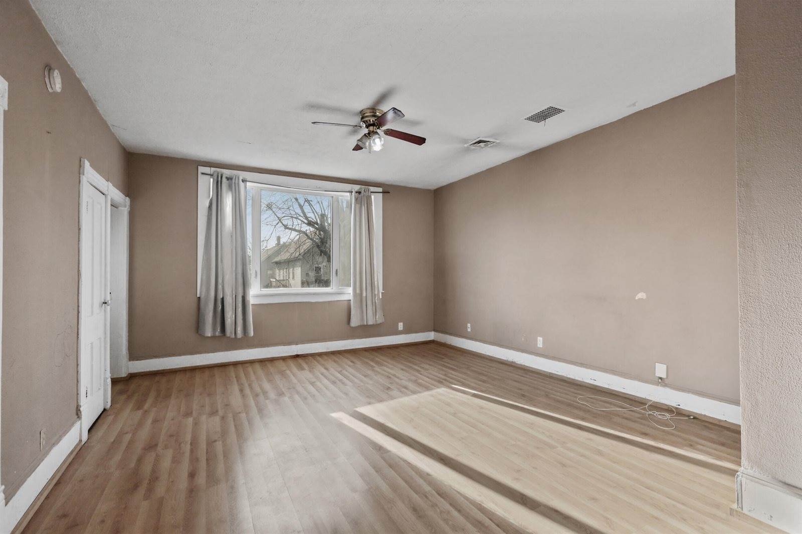 2380 South 16th St, Milwaukee, WI 53215