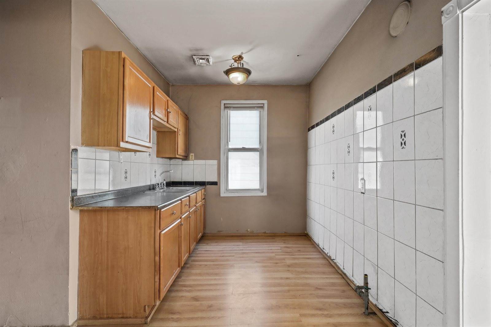 2380 South 16th St, Milwaukee, WI 53215