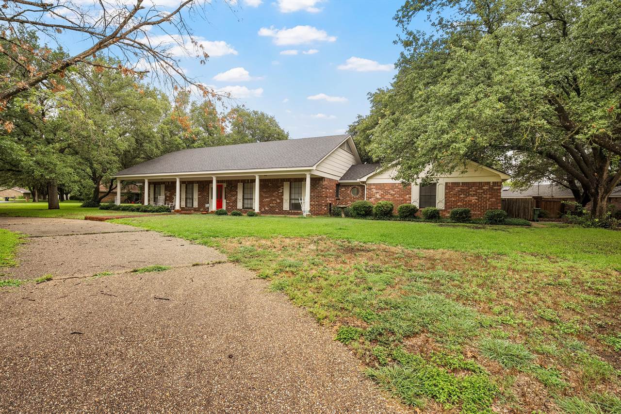 333 Bluebonnet Circle, McGregor, TX 76657