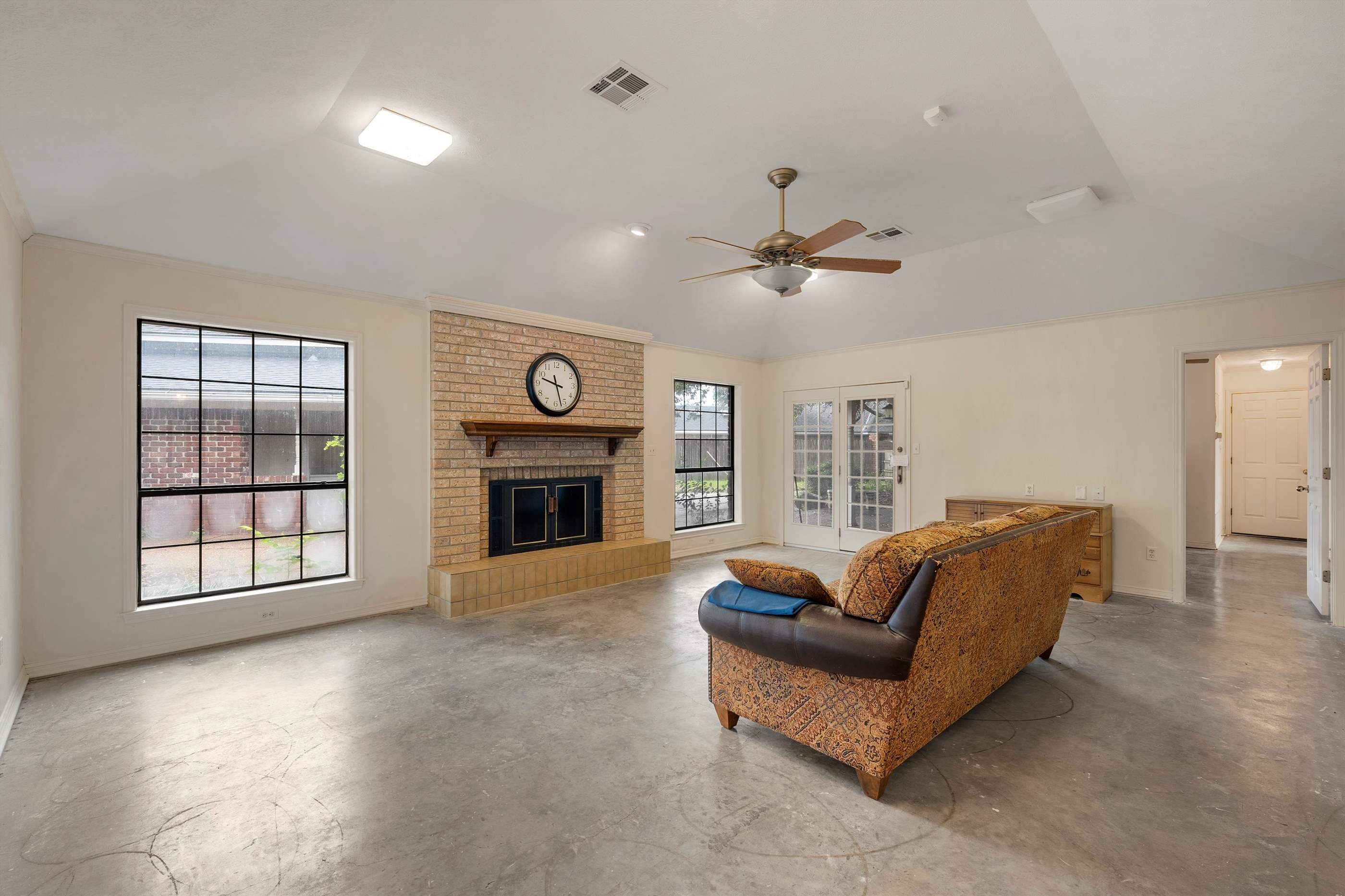 333 Bluebonnet Circle, McGregor, TX 76657