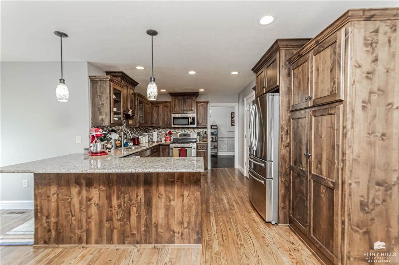 9104 Llara Circle, Manhattan, KS 66502