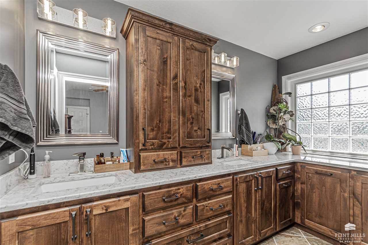 9104 Llara Circle, Manhattan, KS 66502