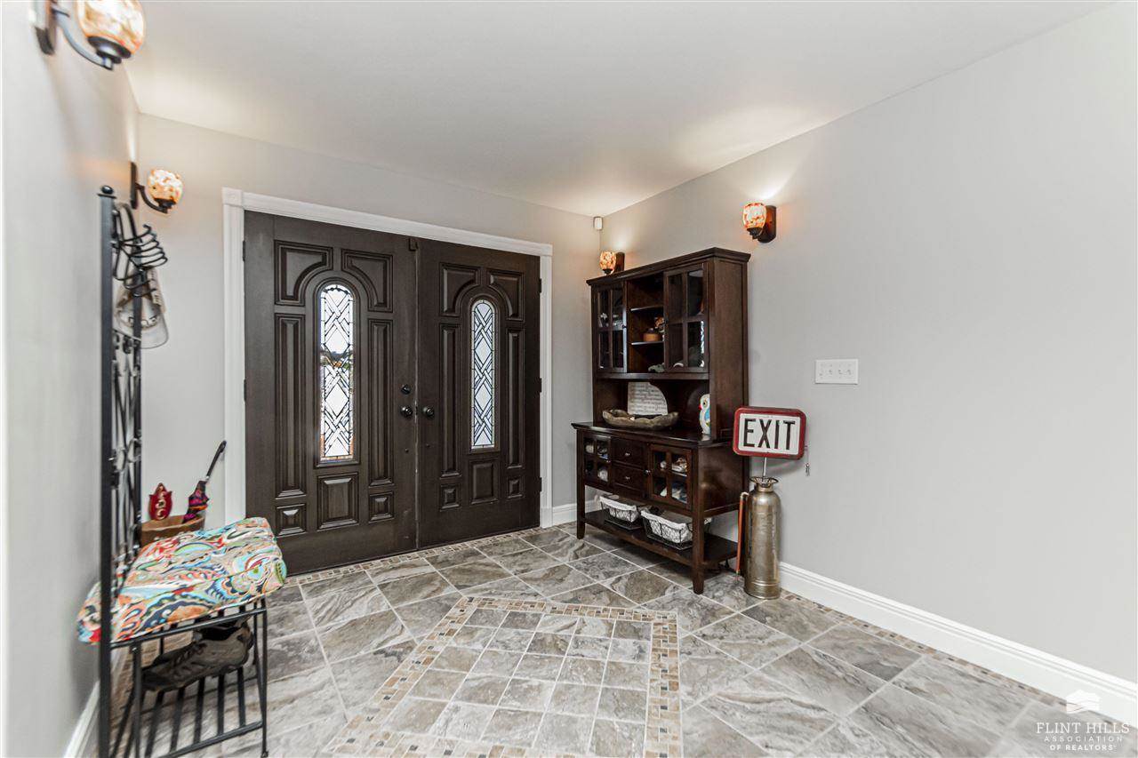 9104 Llara Circle, Manhattan, KS 66502