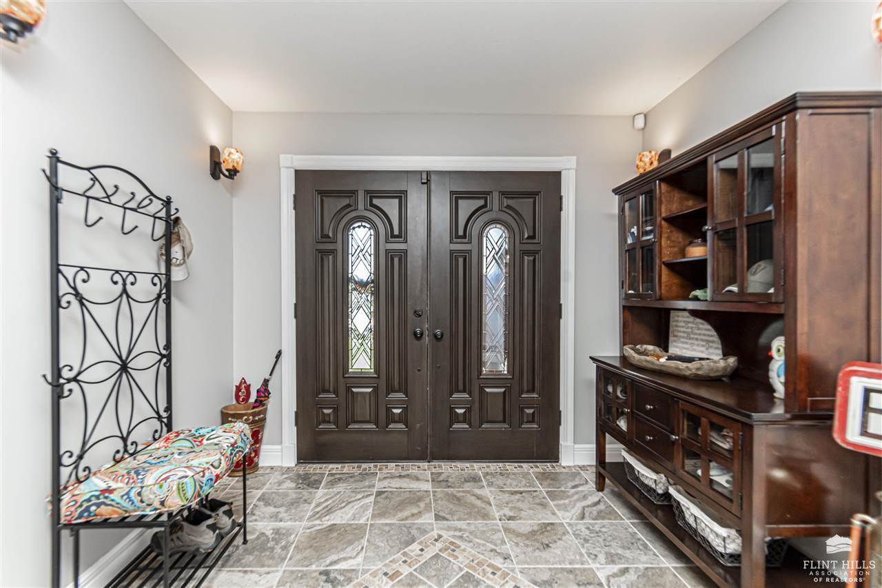 9104 Llara Circle, Manhattan, KS 66502