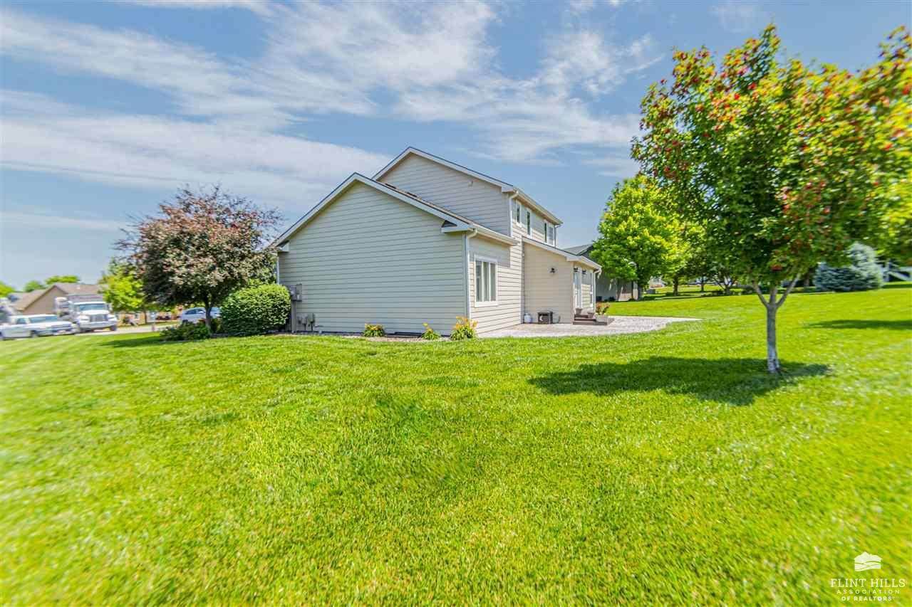 9104 Llara Circle, Manhattan, KS 66502